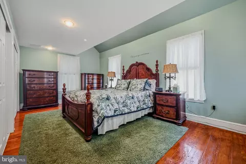 Bedroom - 2552 Naamans Crk, Upper Chichester, PA 19061 photo 5 of 9