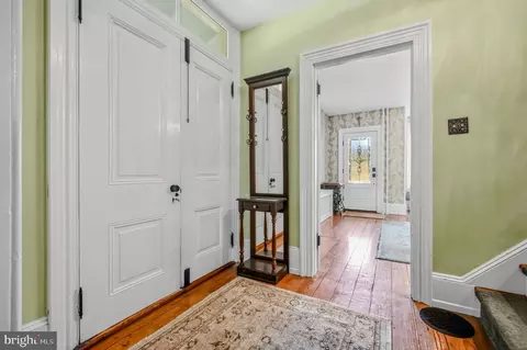 Entry Way - 2552 Naamans Crk, Upper Chichester, PA 19061 photo 3 of 10
