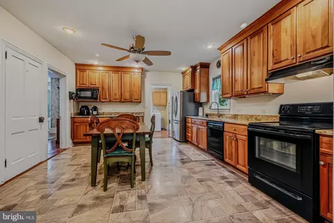 Kitchen - 2552 Naamans Crk, Upper Chichester, PA 19061 photo 2 of 4