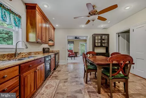 Kitchen - 2552 Naamans Crk, Upper Chichester, PA 19061 photo 3 of 4