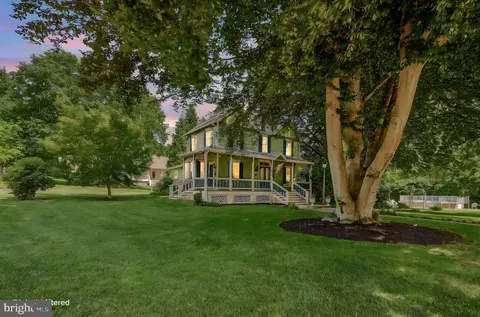 Exterior - 2552 Naamans Crk, Upper Chichester, PA 19061 photo 4 of 5