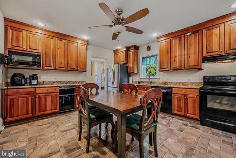 Kitchen - 2552 Naamans Crk, Upper Chichester, PA 19061 photo 4 of 4