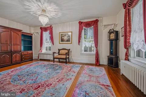 Living - 2552 Naamans Crk, Upper Chichester, PA 19061 photo 1 of 3