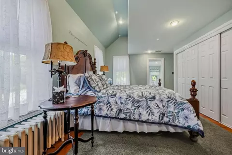 Bedroom - 2552 Naamans Crk, Upper Chichester, PA 19061 photo 6 of 9