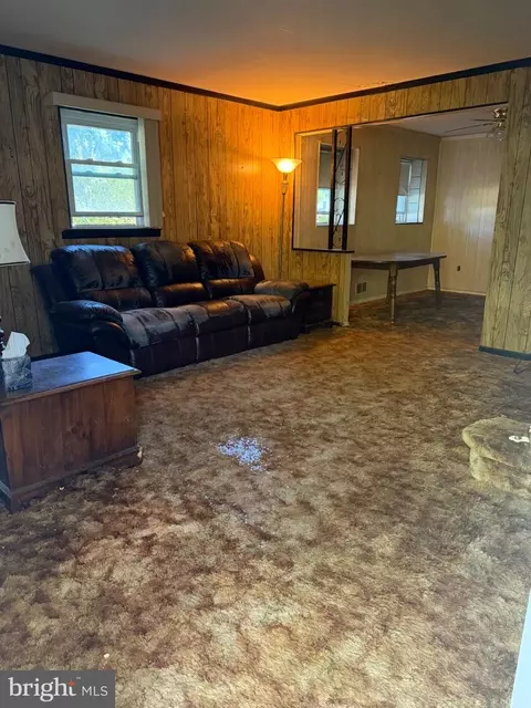 Living - 821 Beech Rd, Wallingford, PA 19086 photo 1 of 2