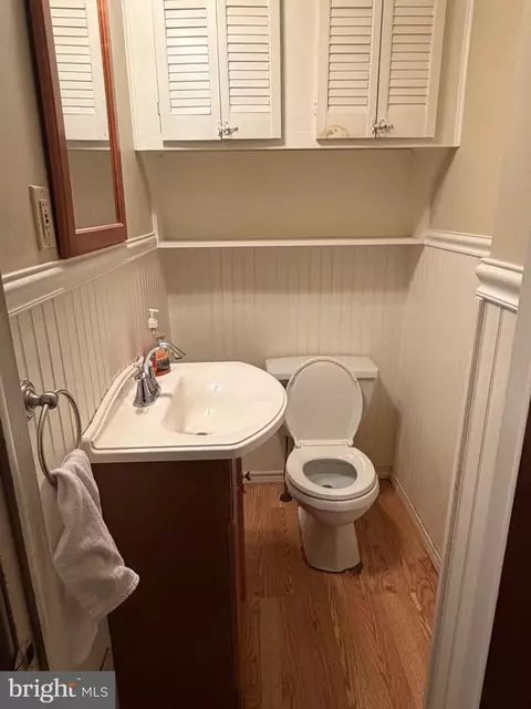 Bath - 821 Beech Rd, Wallingford, PA 19086 photo 3 of 3