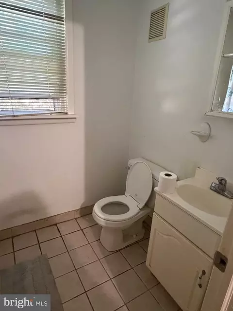 Bath - 821 Beech Rd, Wallingford, PA 19086 photo 1 of 3
