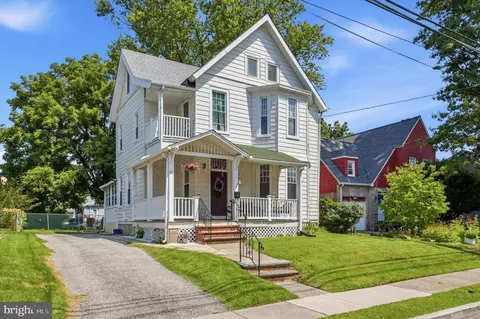 725 13th Ave, Prospect Park, PA 19076