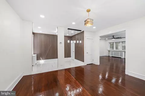 Entry Way - 7226 Penarth Ave, Darby, PA 19082 photo 2 of 8