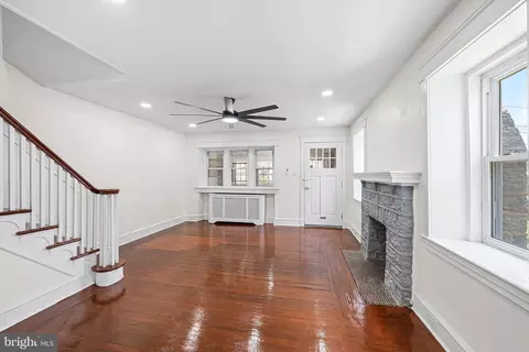 Living - 7226 Penarth Ave, Darby, PA 19082 photo 4 of 5