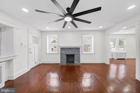 Living - 7226 Penarth Ave, Darby, PA 19082 photo 3 of 5