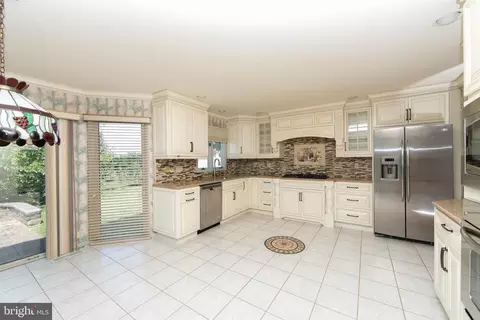 Kitchen - 342 Northcroft Rd, Springfield, PA 19064 photo 2 of 4