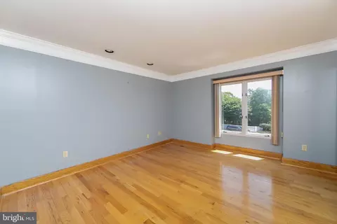 Living - 342 Northcroft Rd, Springfield, PA 19064 photo 9 of 9
