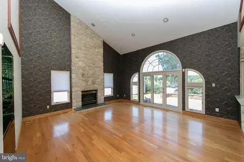 Living - 342 Northcroft Rd, Springfield, PA 19064 photo 1 of 9