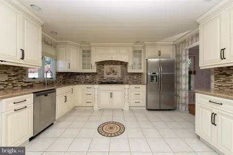 Kitchen - 342 Northcroft Rd, Springfield, PA 19064 photo 3 of 4