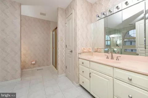 Bath - 342 Northcroft Rd, Springfield, PA 19064 photo 2 of 5