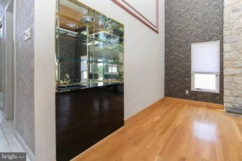 Living - 342 Northcroft Rd, Springfield, PA 19064 photo 5 of 9
