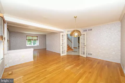 Living - 342 Northcroft Rd, Springfield, PA 19064 photo 6 of 9