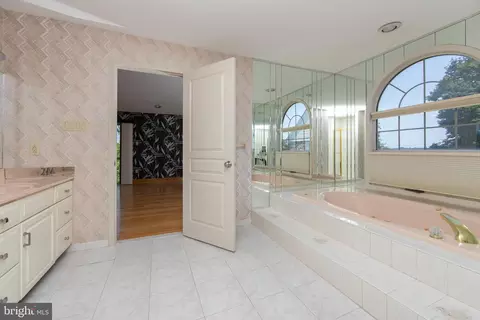 Bath - 342 Northcroft Rd, Springfield, PA 19064 photo 3 of 5