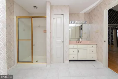 Bath - 342 Northcroft Rd, Springfield, PA 19064 photo 4 of 5