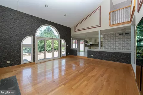 Living - 342 Northcroft Rd, Springfield, PA 19064 photo 4 of 9
