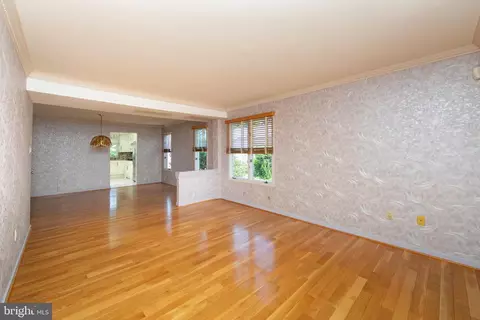 Living - 342 Northcroft Rd, Springfield, PA 19064 photo 8 of 9
