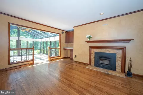 Living - 738 Woodcrest Rd, Wayne, PA 19087 photo 4 of 4