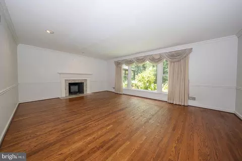 Living - 738 Woodcrest Rd, Wayne, PA 19087 photo 1 of 4