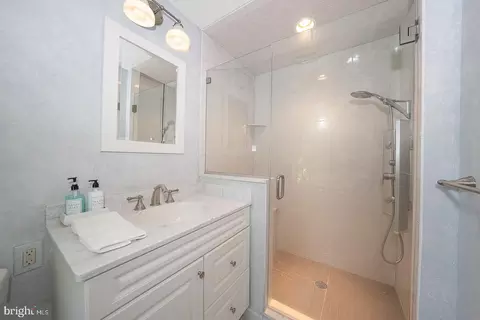 Bath - 738 Woodcrest Rd, Wayne, PA 19087 photo 1 of 1