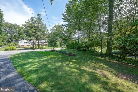 Exterior - 738 Woodcrest Rd, Wayne, PA 19087 photo 10 of 11