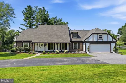 606 Foxfields Rd, Bryn Mawr, PA 19010