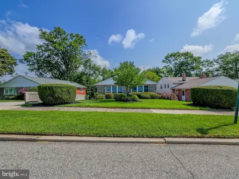 1727 Green Valley Rd, Havertown, PA 19083