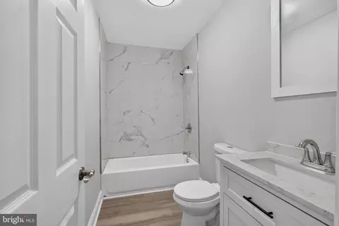 Entry Way - 21 W 9th St, Marcus Hook, PA 19061 photo 4 of 8