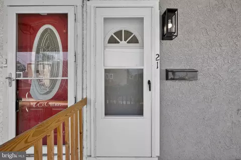 Exterior - 21 W 9th St, Marcus Hook, PA 19061 photo 2 of 4