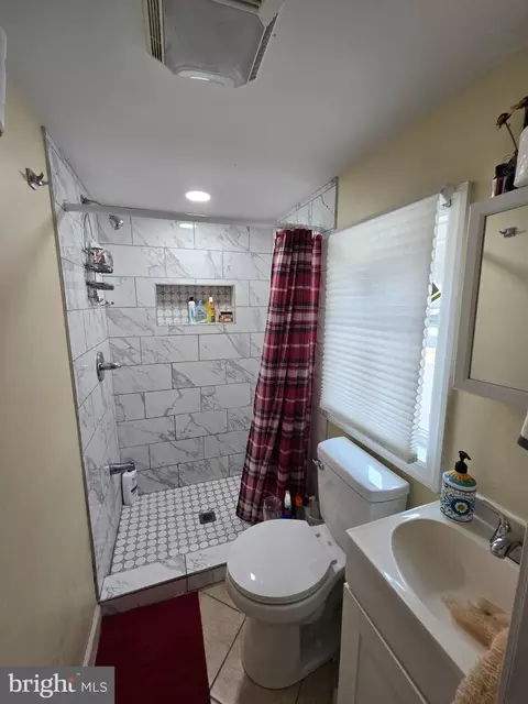 Bath - 300 Springton Rd, Upper Darby, PA 19082 photo 2 of 2