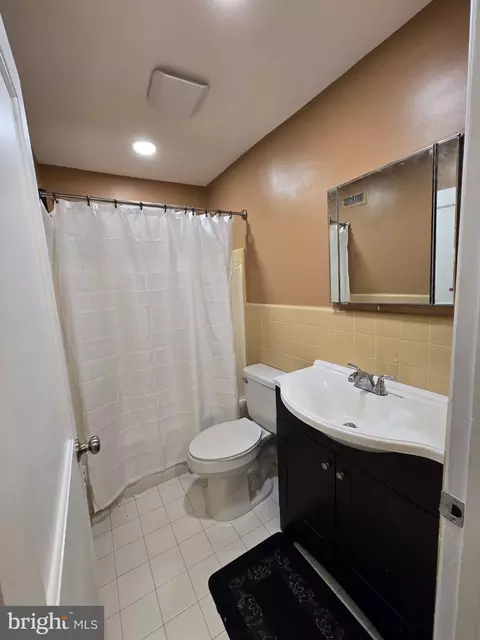 Bath - 300 Springton Rd, Upper Darby, PA 19082 photo 1 of 2