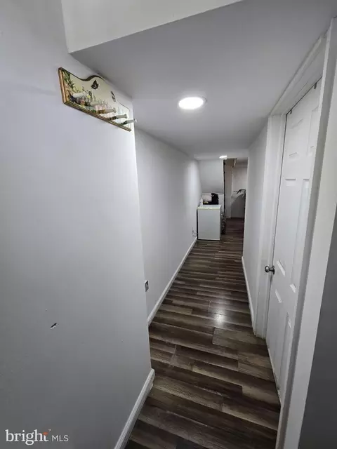 Entry Way - 300 Springton Rd, Upper Darby, PA 19082 photo 4 of 6