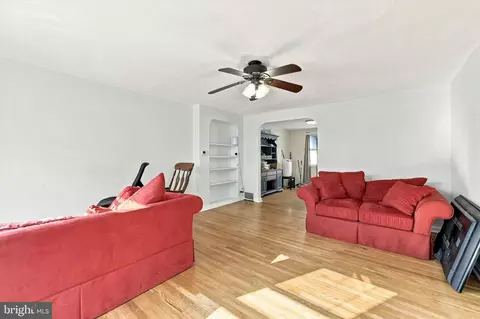 Living - 48 Gilpin Rd, Darby, PA 19082 photo 1 of 5