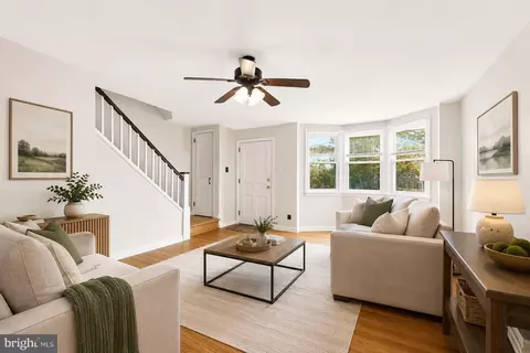 Living - 48 Gilpin Rd, Darby, PA 19082 photo 4 of 5