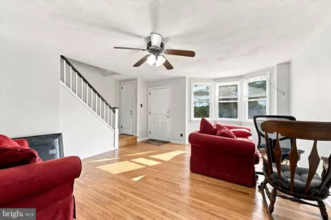 Living - 48 Gilpin Rd, Darby, PA 19082 photo 3 of 5