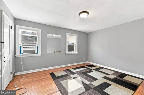 Living - 48 Gilpin Rd, Darby, PA 19082 photo 5 of 5