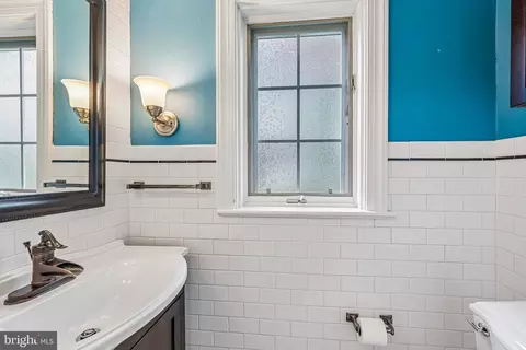 Bath - 12 Windsor Cir, Springfield, PA 19064 photo 1 of 3