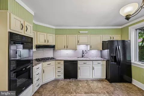 Kitchen - 12 Windsor Cir, Springfield, PA 19064 photo 1 of 2