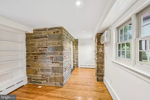 Entry Way - 12 Windsor Cir, Springfield, PA 19064 photo 1 of 4