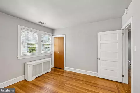 Bedroom - 12 Windsor Cir, Springfield, PA 19064 photo 6 of 8