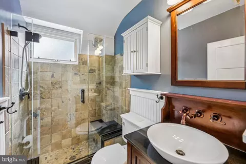 Bath - 12 Windsor Cir, Springfield, PA 19064 photo 3 of 3