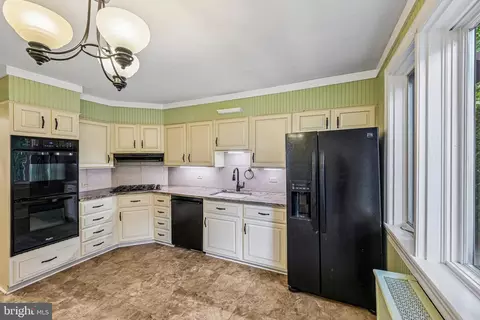 Kitchen - 12 Windsor Cir, Springfield, PA 19064 photo 2 of 2