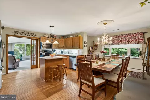 65 Delia Dr, Broomall, PA 19008