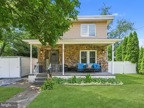 321 Sycamore Ave, Folsom, PA 19033