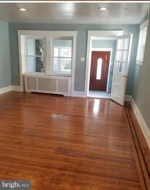 Living - 111 Oakley Rd, Darby, PA 19082 photo 4 of 4